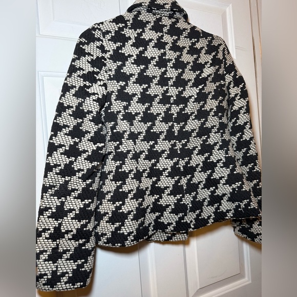 Talbots Black & White Geo Print Wool Blend Crop Jacket Petite Size 2 Buttons - Picture 6 of 7